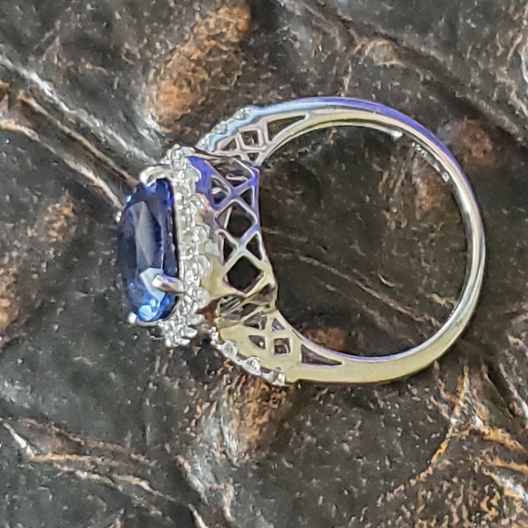 Beautiful 10K White Solid Gold Sapphire Ring - Picture 11 of 11